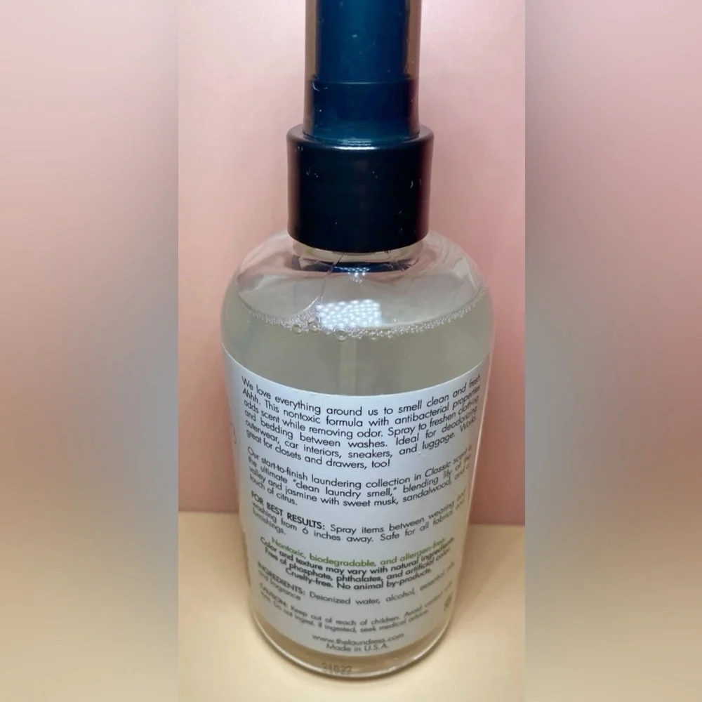 The‎ Laundress New York Fabric Fresh Classic Freshen & Deodorizer 8 Oz Spray
